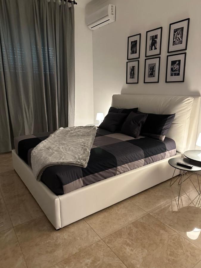 San Babila - Luxury Milanese Apartment Eksteriør billede